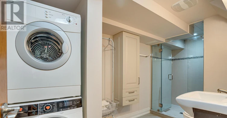 LOWER-176 Eastwood Road, Toronto, ON, M4L 2E3 - 17