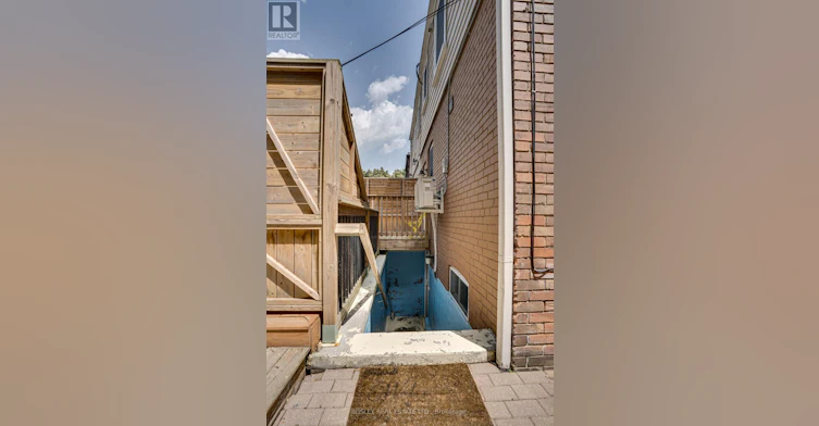 LOWER-176 Eastwood Road, Toronto, ON, M4L 2E3 - 4
