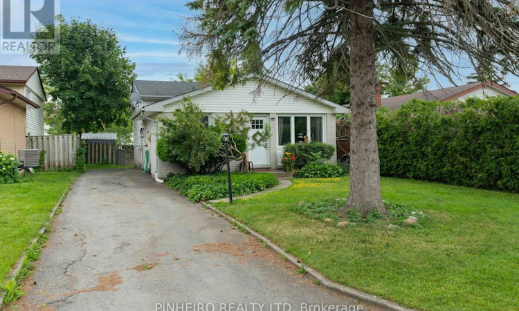 15 Villeneuve Crescent