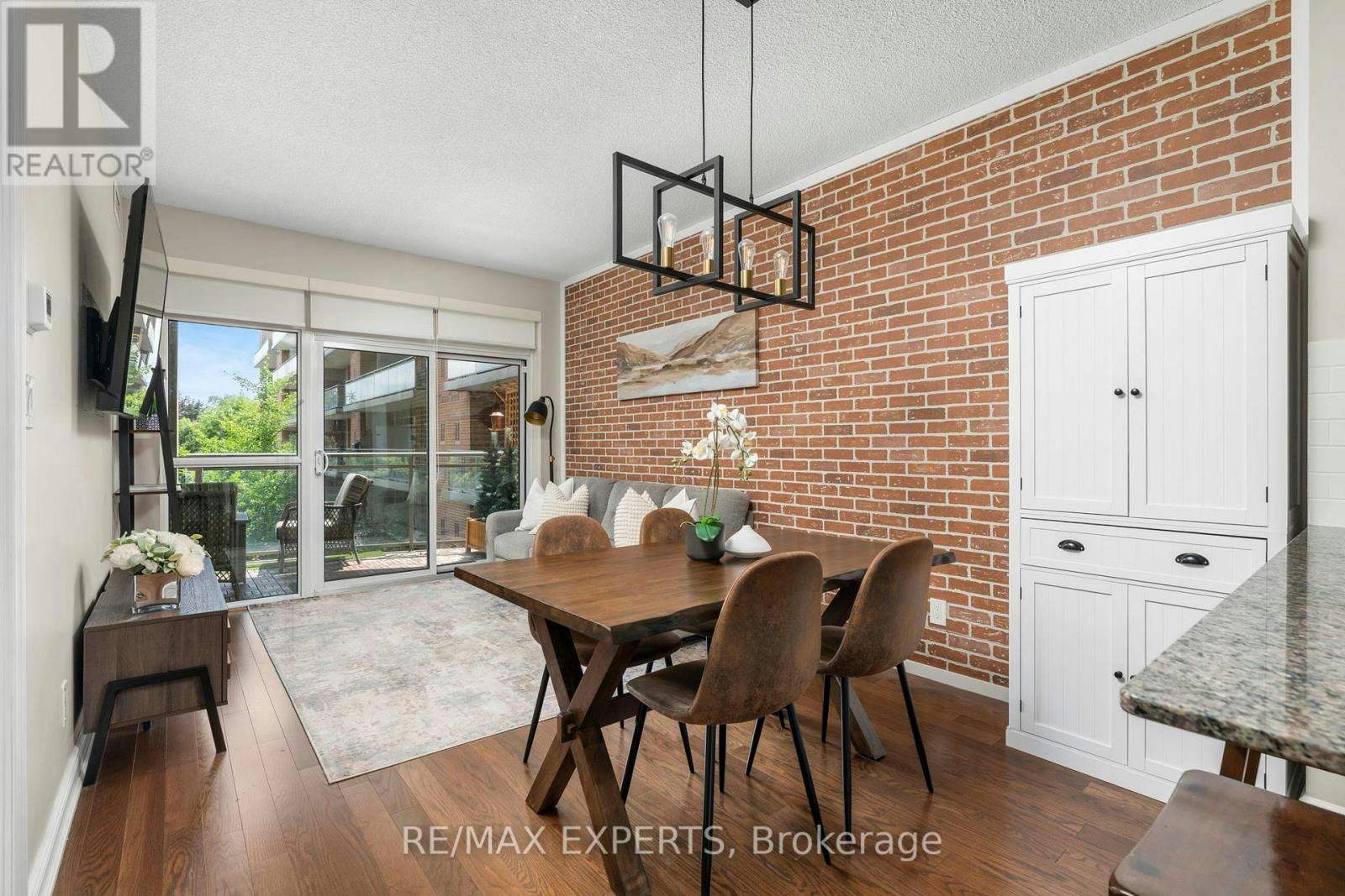 301-281 Woodbridge Avenue, Vaughan, ON, L4L 0C6