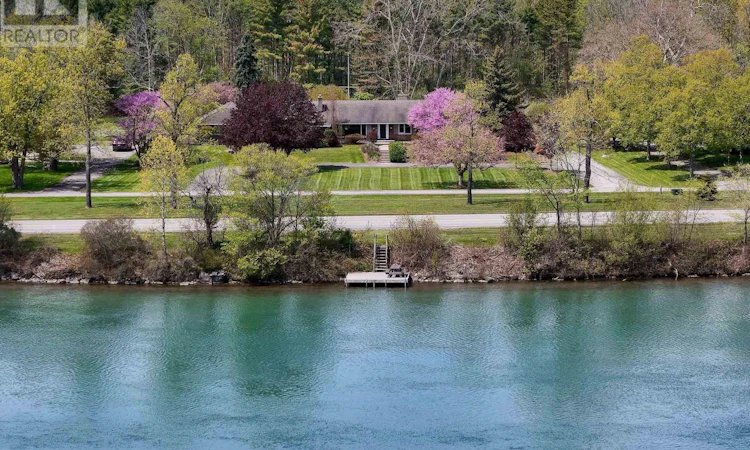 9317 Niagara River Parkway