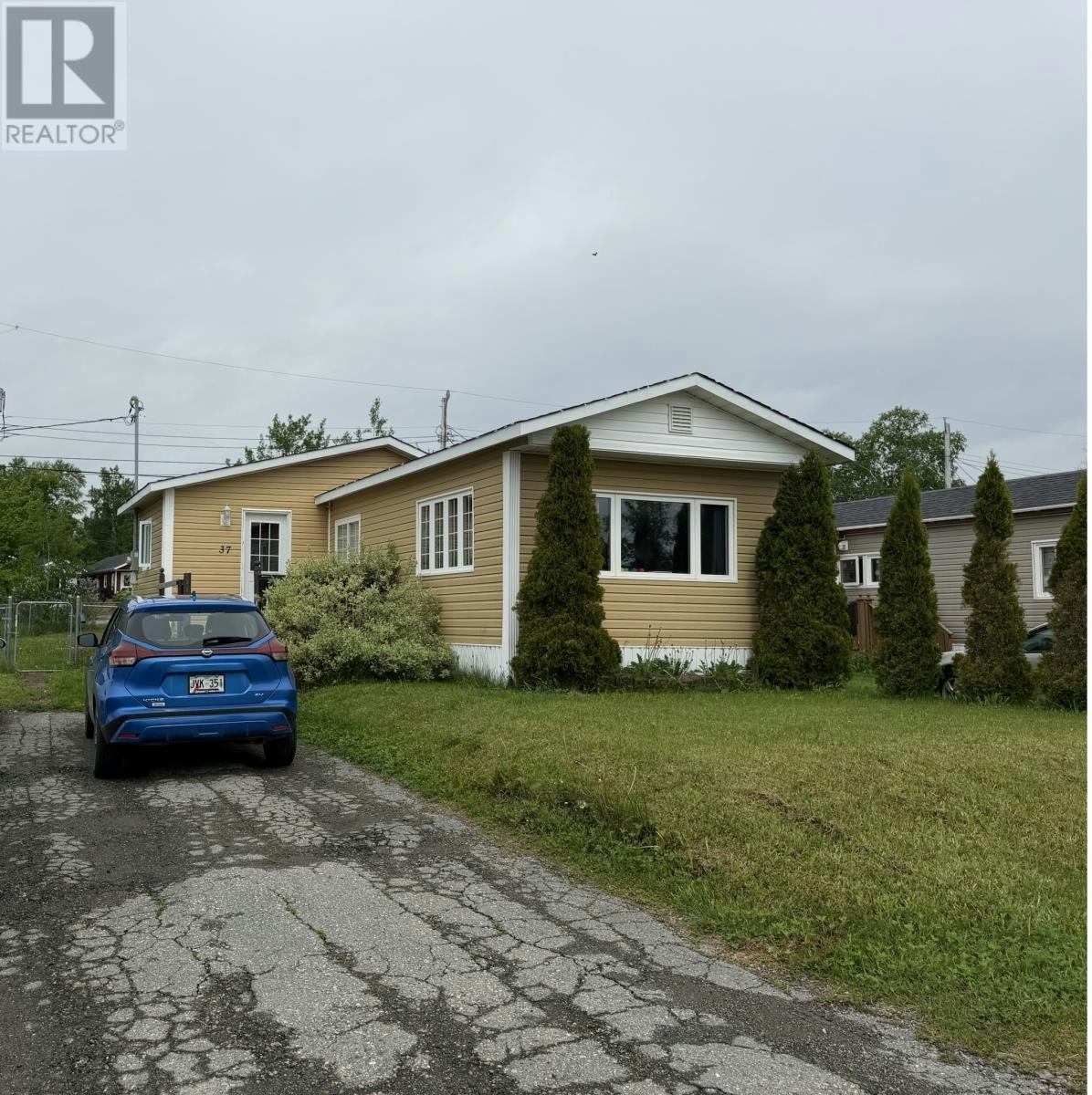 37 Gray Avenue, Gander, NL, A1V 1Y5