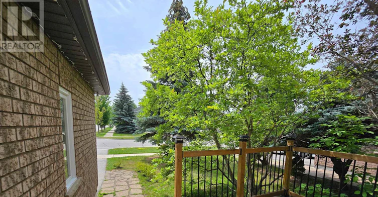 176 Humberland Drive, Richmond Hill, ON, L4E 3S9 - 4