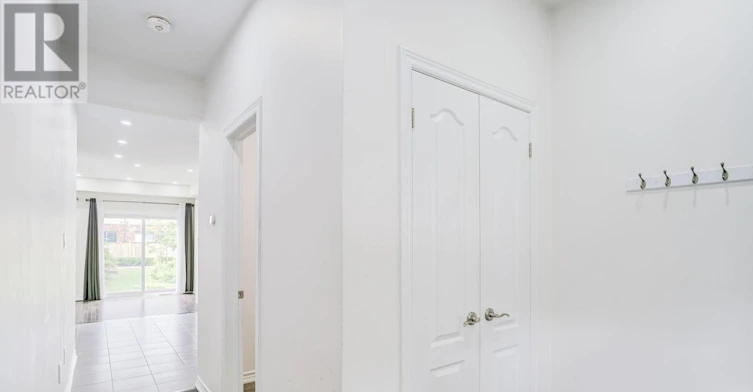 21 Cygnus Crescent, Barrie, ON, L4N 9C2 - 3