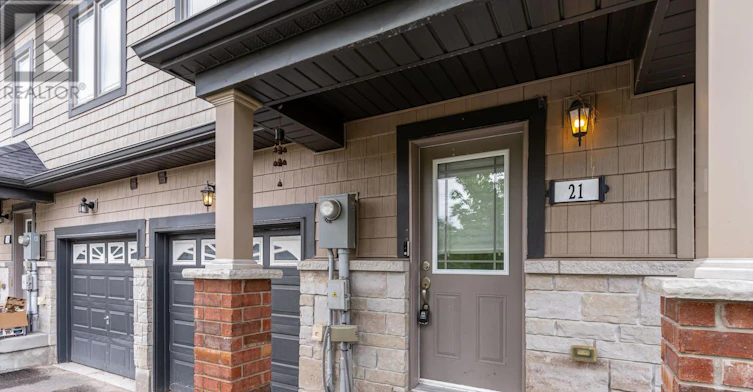 21 Cygnus Crescent, Barrie, ON, L4N 9C2 - 2