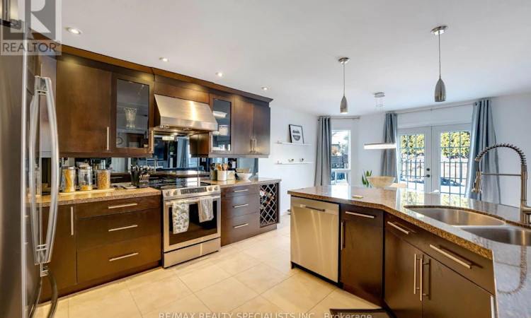 7 Banington Crescent