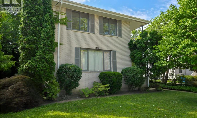 454 King West Street
