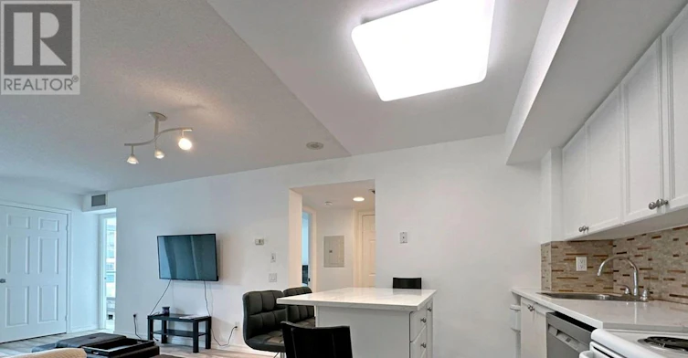 30-30 Harrison Garden Boulevard, Toronto, ON, M2N 7A9