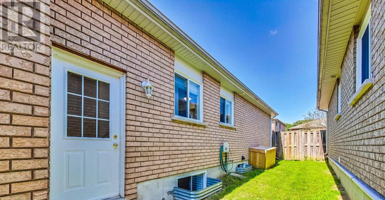 10 Butternut Drive, Barrie, ON, L4N 0E2 - 2