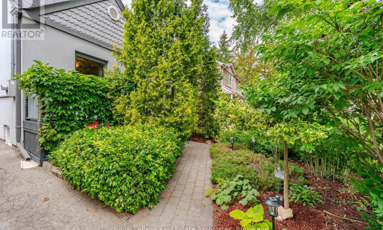 32 Plaxton Drive