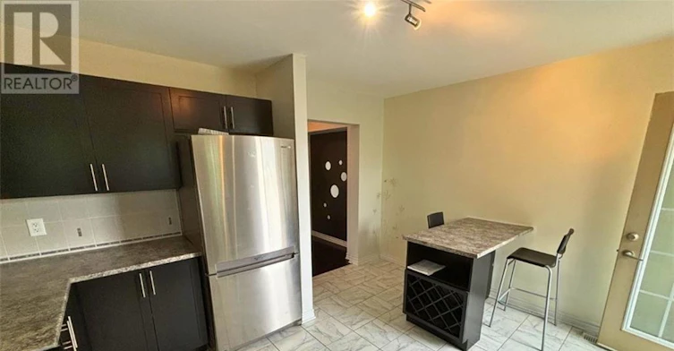 2011 Madrid Avenue, Ottawa, ON, K2J 0K1 - 8