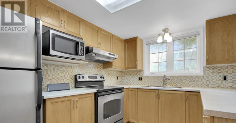 8 Riverbank Court, Ottawa, ON, K2S 1V7 - 10
