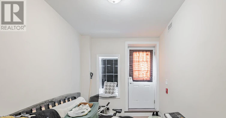 3 2904a Danforth Avenue, Toronto, ON, M4C 1M1 - 8