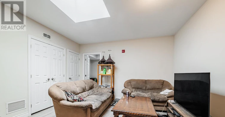 3 2904a Danforth Avenue, Toronto, ON, M4C 1M1 - 2
