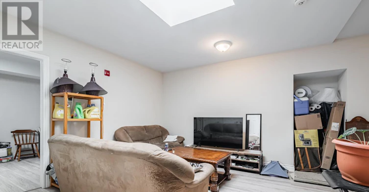 3 2904a Danforth Avenue, Toronto, ON, M4C 1M1
