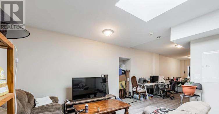 3 2904a Danforth Avenue, Toronto, ON, M4C 1M1 - 4