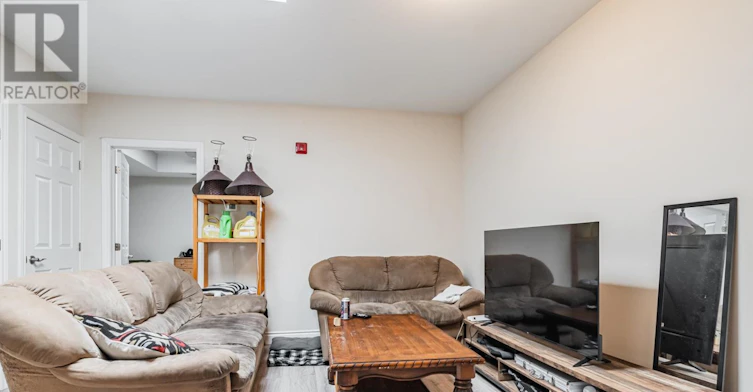 3 2904a Danforth Avenue, Toronto, ON, M4C 1M1 - 3