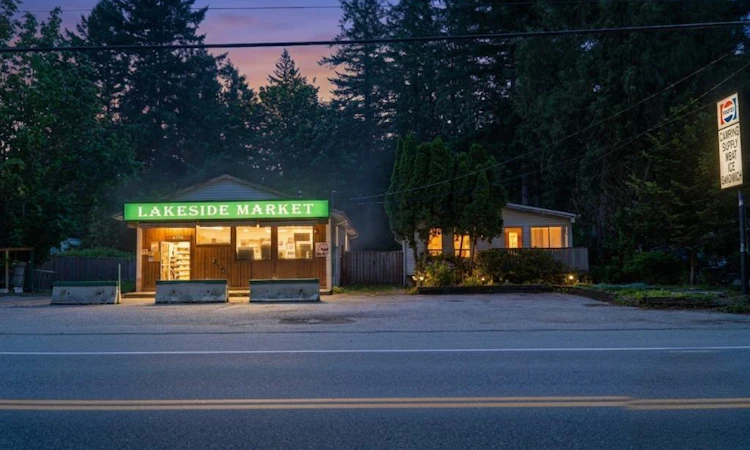 3776 Columbia Valley Road