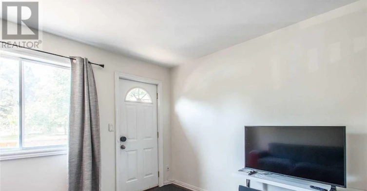 106 Lamb Avenue, Toronto, ON, M4J 4M6 - 4