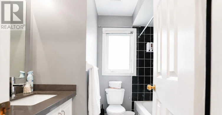 MAIN-214 Farmstead Road, Richmond Hill, ON, L4S 2J6 - 11