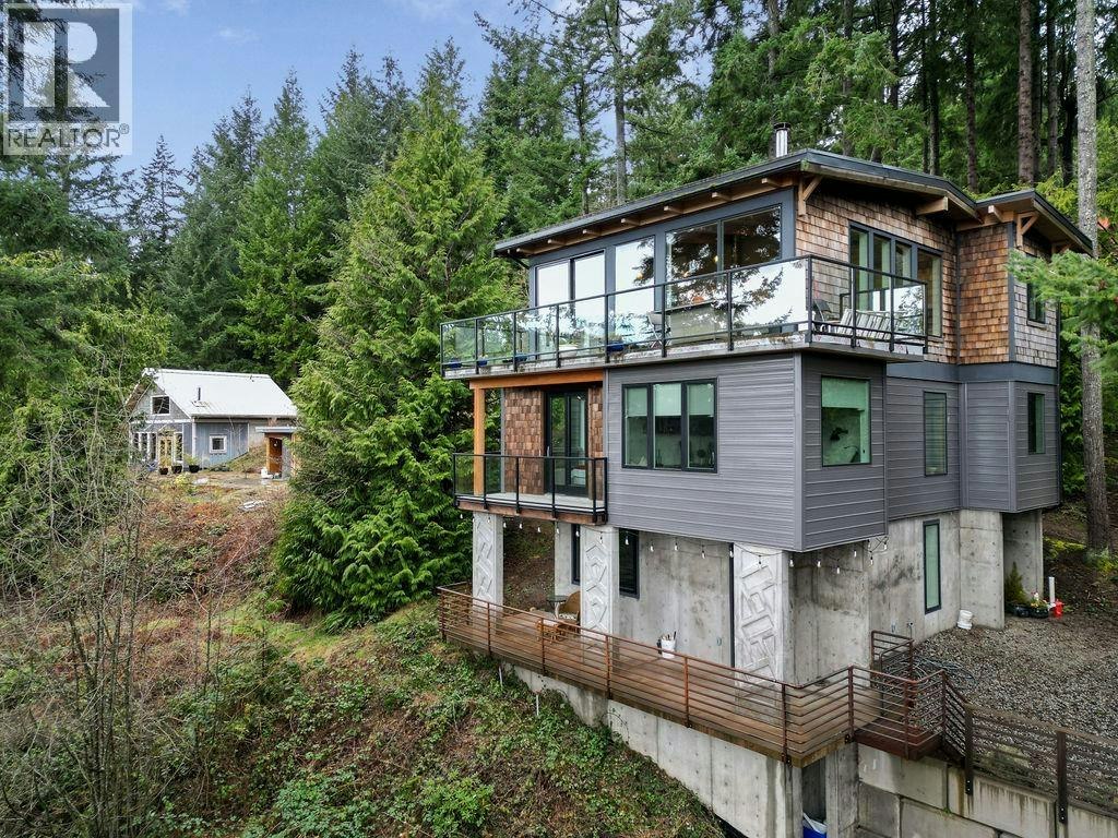 1572 Mountain Road, Gibsons, BC, V0N 1V2