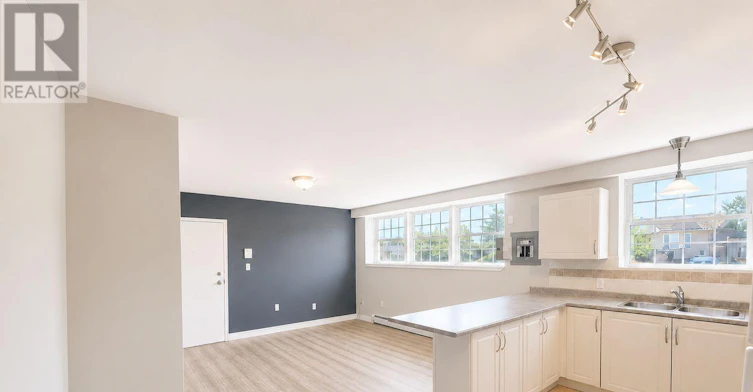 3-143 Westchester Crescent, St. Catharines, ON, L2P 2P2 - 3