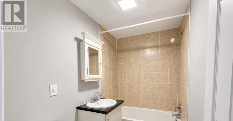 8-143 Westchester Crescent, St. Catharines, ON, L2P 2N8 - 7