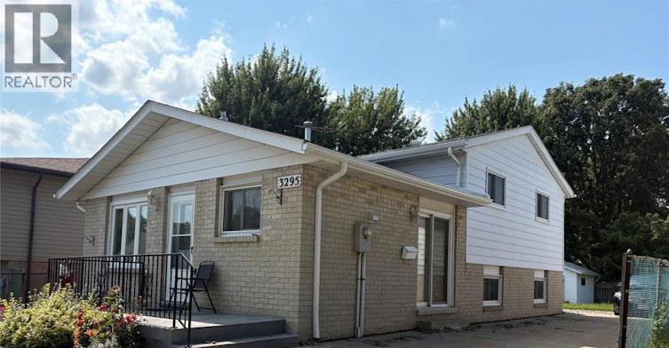 3295 Aurora, Windsor, ON, N8R 1Y9 - 3