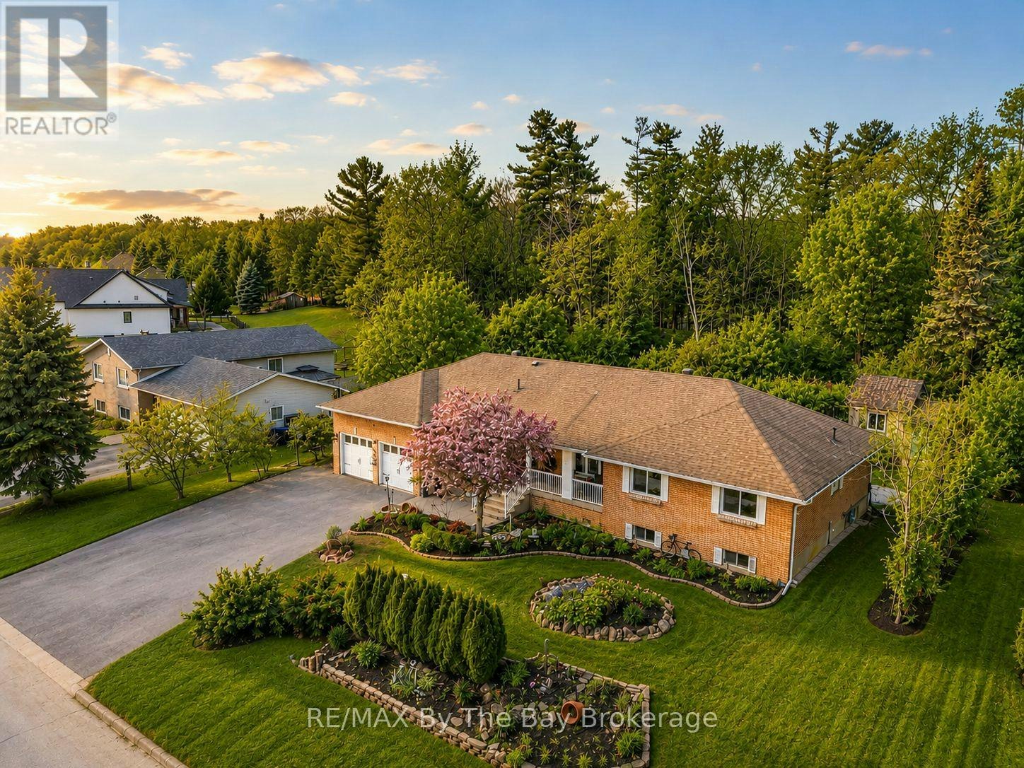 15 Deanna Drive, Wasaga Beach, ON, L9Z 1J5