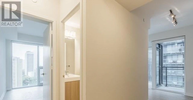 1307-17 Dundonald Street, Toronto, ON, M4Y 1K3 - 3