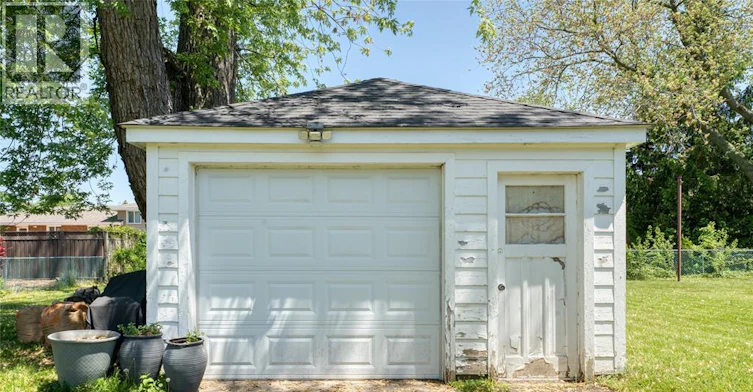 4062 Roseland Drive East, Windsor, ON, N9G 1Y4 - 36