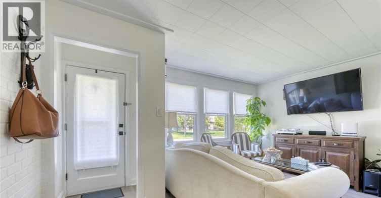 4062 Roseland Drive East, Windsor, ON, N9G 1Y4 - 4