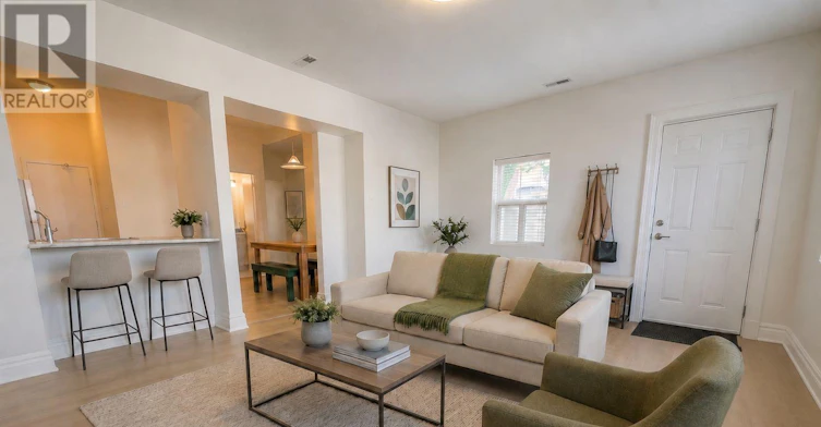 3/MAIN-11 Beaconsfield Avenue, Toronto, ON, M6J 3J1