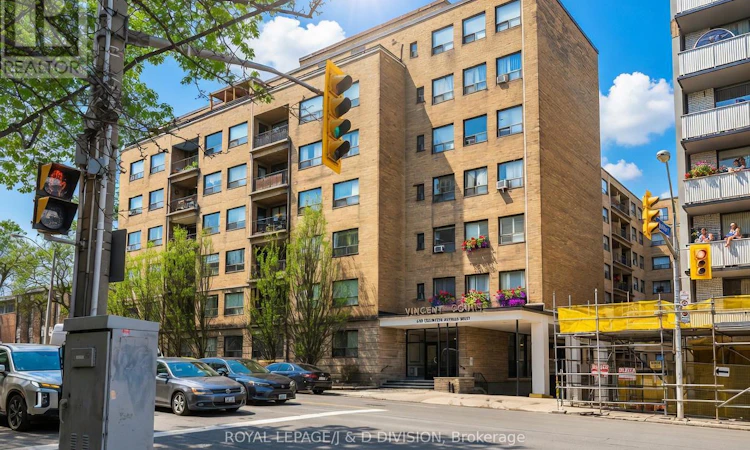716-660 Eglinton Avenue W
