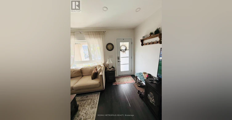 MAIN & UPPER-383 Coxwell Avenue, Toronto, ON, M4L 3B8 - 21