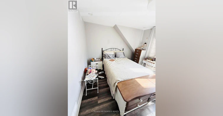 MAIN & UPPER-383 Coxwell Avenue, Toronto, ON, M4L 3B8 - 27