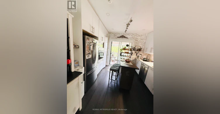 MAIN & UPPER-383 Coxwell Avenue, Toronto, ON, M4L 3B8 - 31
