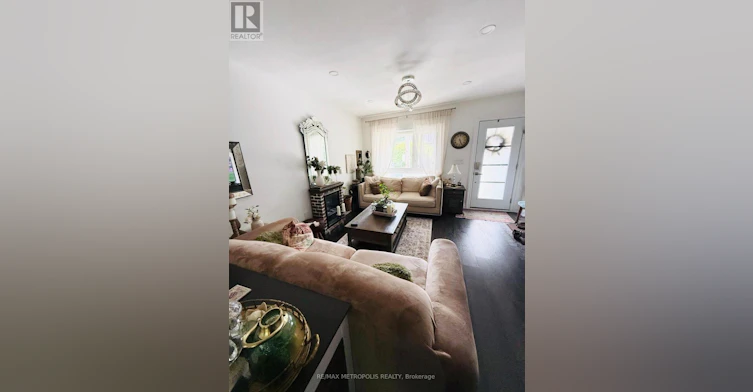 MAIN & UPPER-383 Coxwell Avenue, Toronto, ON, M4L 3B8 - 15