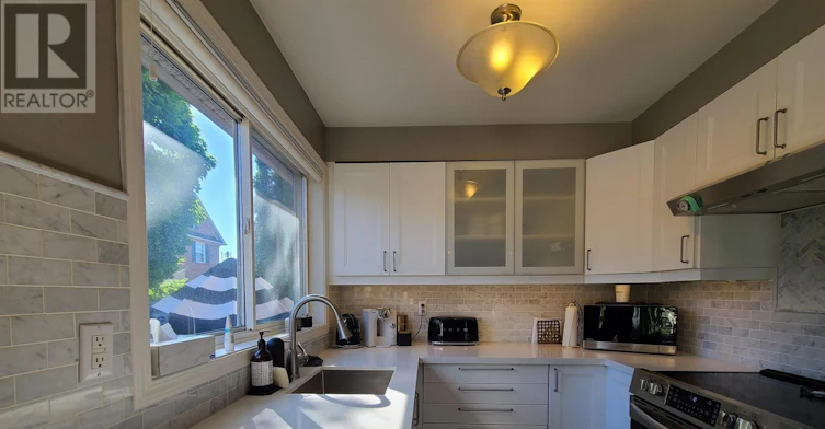 5556 Thorn Lane, Burlington, ON, L7L 6V9 - 11