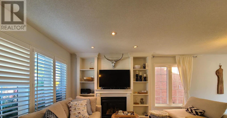 5556 Thorn Lane, Burlington, ON, L7L 6V9 - 4