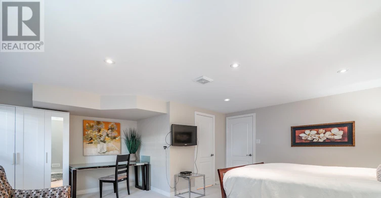 LOWER-122 Boardwalk Drive, Toronto, ON, M4L 3X4 - 8