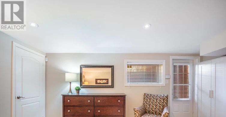 LOWER-122 Boardwalk Drive, Toronto, ON, M4L 3X4 - 4