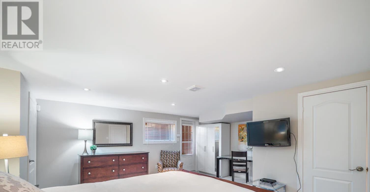 LOWER-122 Boardwalk Drive, Toronto, ON, M4L 3X4 - 7