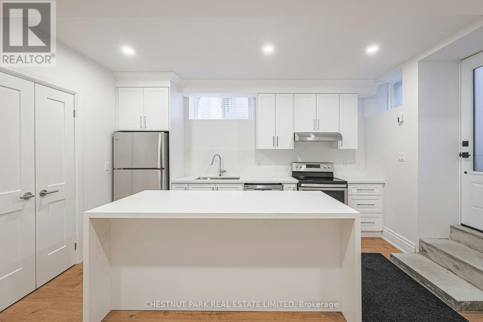 LOWER-253 Pape Avenue, Toronto, ON, M4M 2W4 - 4