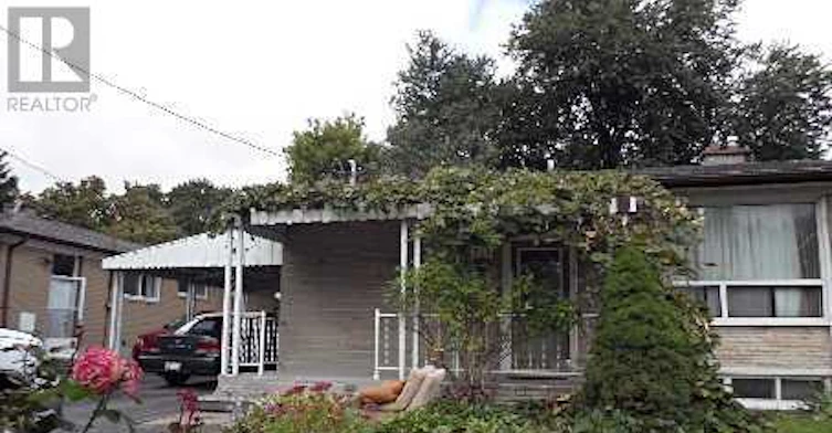 MAIN-211 Beechy Drive, Richmond Hill, ON, L4C 2X6