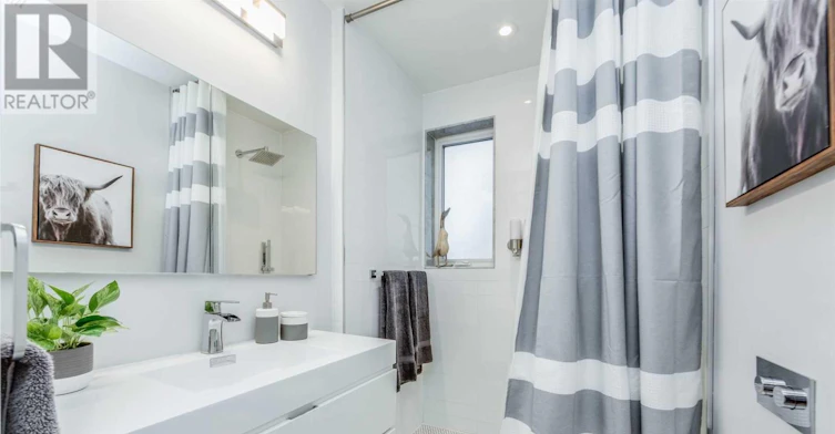 UPPER-185 Strathmore Boulevard, Toronto, ON, M4J 1P4 - 9