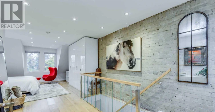 UPPER-185 Strathmore Boulevard, Toronto, ON, M4J 1P4 - 11