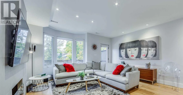 UPPER-185 Strathmore Boulevard, Toronto, ON, M4J 1P4 - 5