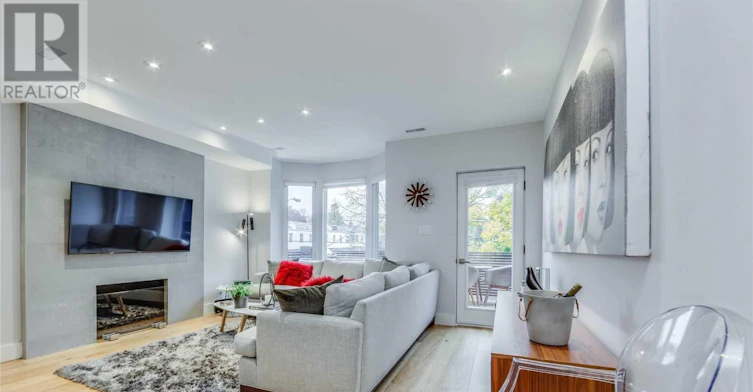 UPPER-185 Strathmore Boulevard, Toronto, ON, M4J 1P4 - 6