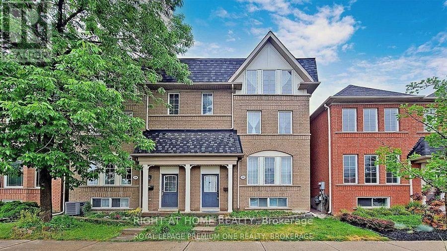 2194 St Clair Avenue W, Toronto, ON, M6N 5C1